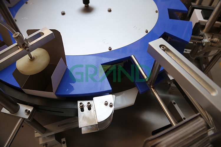 vertical cartoning machine آلة الكرتون العمودية 05