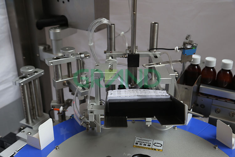 Central installation of electromagnetic valve آلة كرتونينغ الدوارة الأوتوماتيكية 04