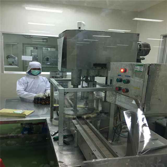 قام الزائر الزائر بشراء خط تعبئة زجاجة أوتوماتيكي للكبسولة والكمبيوتر اللوحي