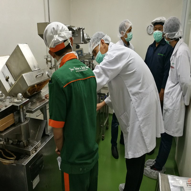 تصحيح آلة التعبئة النفطة للعملاء اندونيسيا