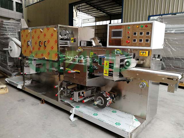 آلة تعبئة الأنسجة الرطبة