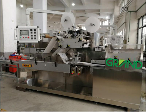 مناديل رطبة قابلة للطي والتعبئة والتغليف