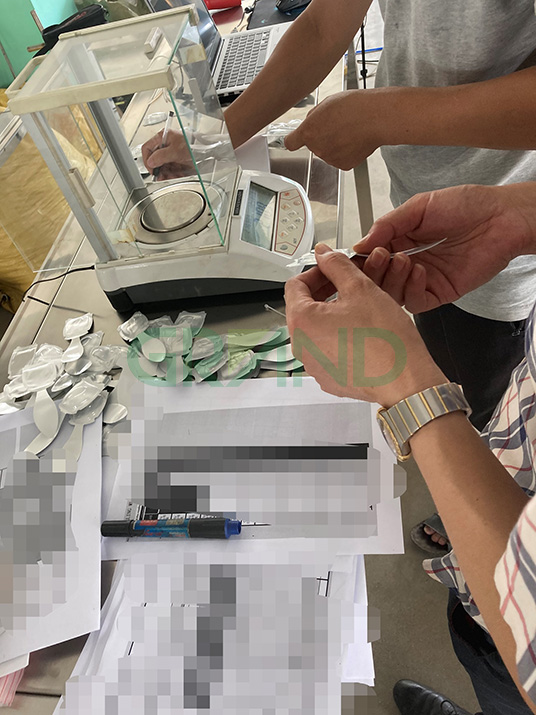 آلة ملء وختم سائل العطور