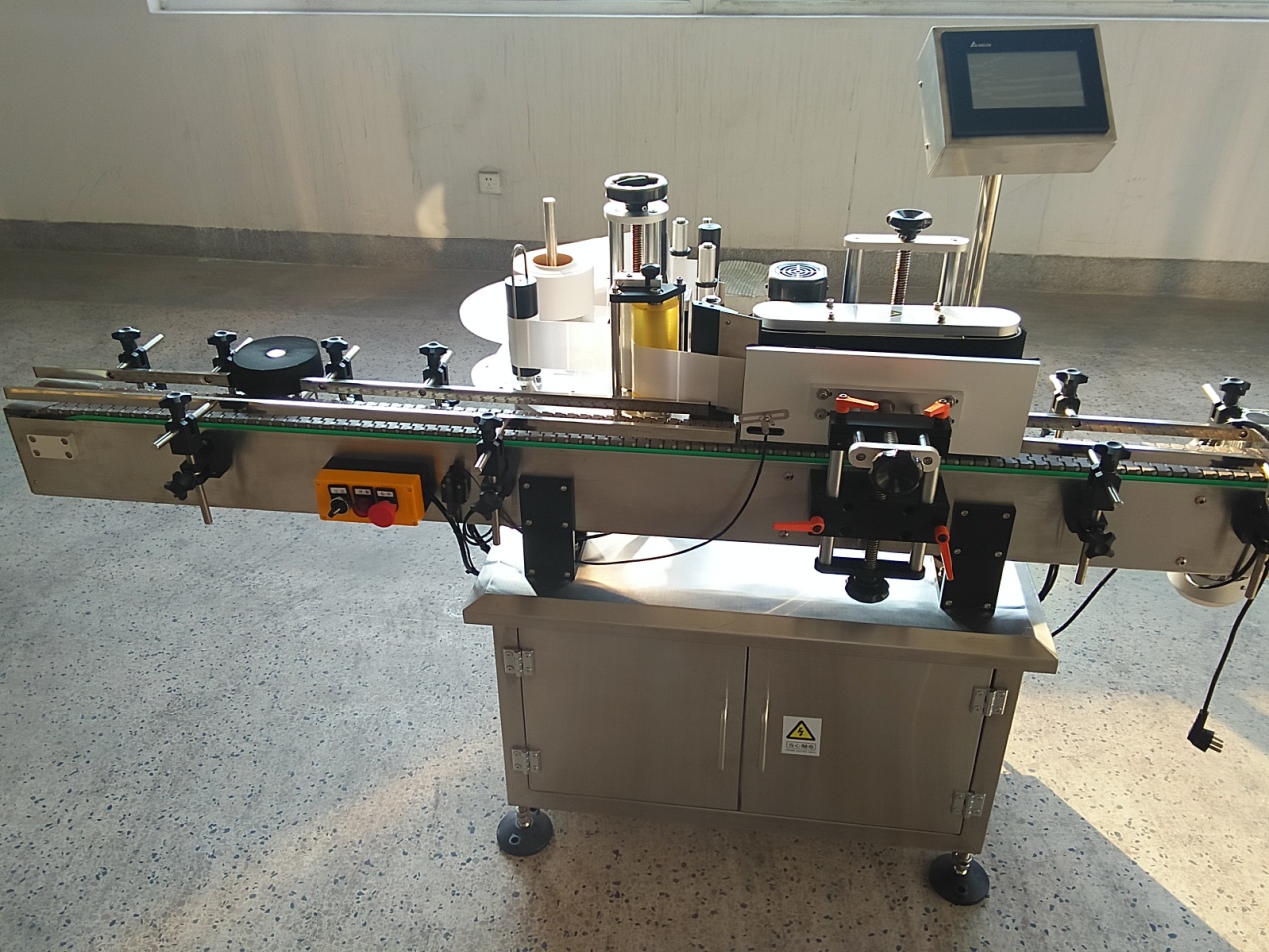 آلة وضع العلامات التلقائية للملصقات