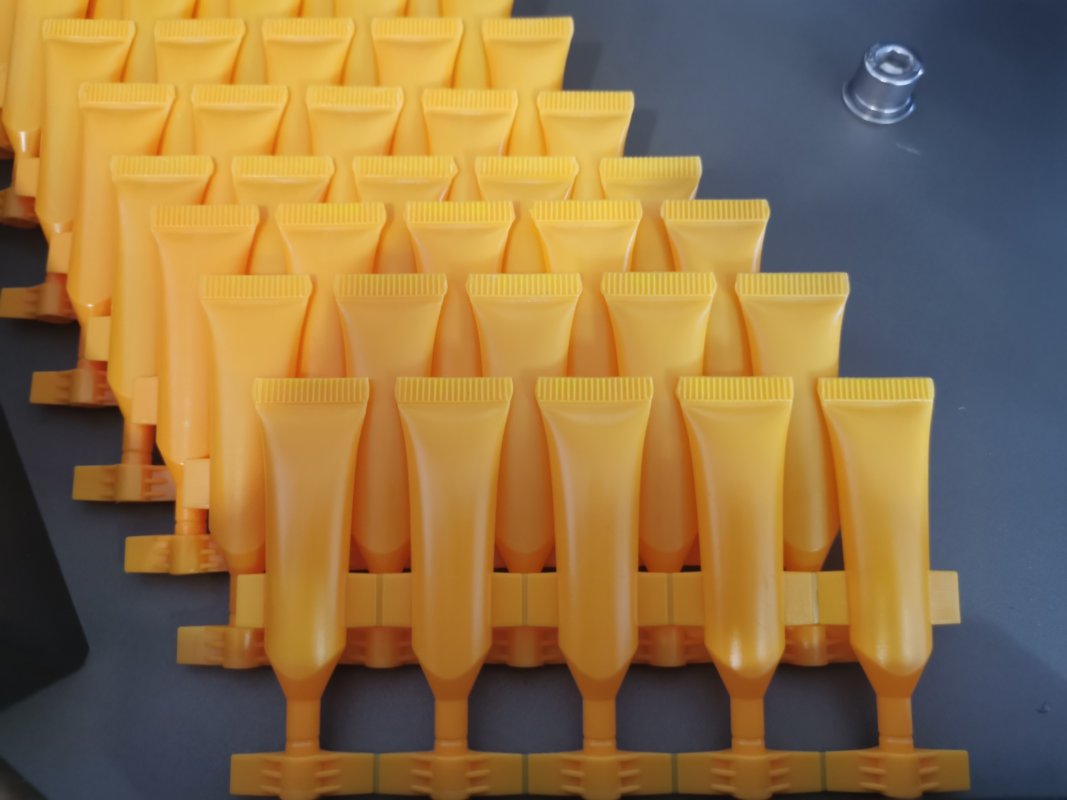 أنبوب تجميلي