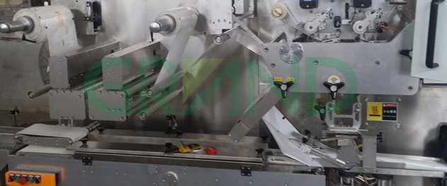 مناديل رطبة قابلة للطي والتعبئة والتغليف detalis